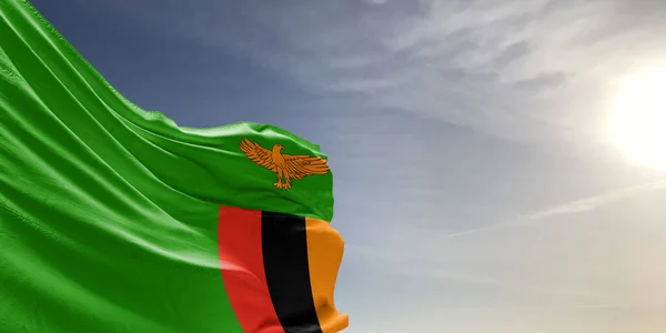 Zambia Nationale Vlag Doek Zwaaiend Mooie Grijze Lucht Achtergrond — Stockfoto