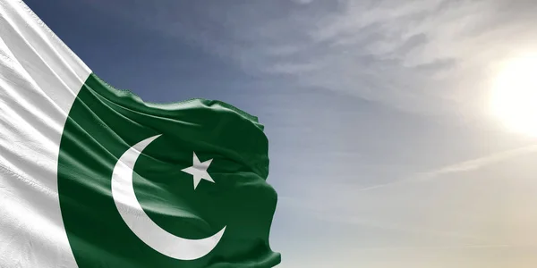 Pakistan Nationella Flagga Tyg Viftar Vacker Grå Himmel Bakgrund — Stockfoto
