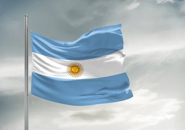 Аргентинська Національна Тканина Прапора Махає Прекрасним Сірим Небом — стокове фото