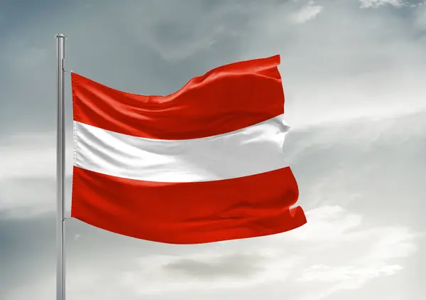 Österrike National Flagga Tyg Viftar Vacker Grå Himmel Bakgrund — Stockfoto
