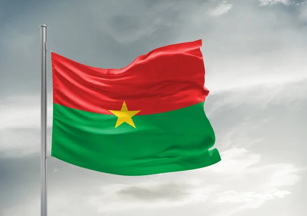 Burkina Faso Tela Bandera Nacional Ondeando Sobre Hermoso Cielo Gris —  Fotos de Stock