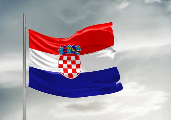 Croácia Tecido Pano Bandeira Nacional Acenando Céu Cinza Bonito Fundo — Fotografia de Stock