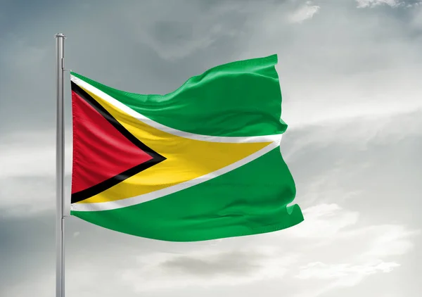 Γουιάνα Ύφασμα Εθνικής Σημαίας Κυματίζει Όμορφο Γκρι Ουρανό Φόντο — Φωτογραφία Αρχείου