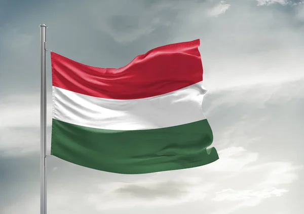 Magyarország Nemzeti Zászló Szövet Hullámzó Gyönyörű Szürke Háttér — Stock Fotó