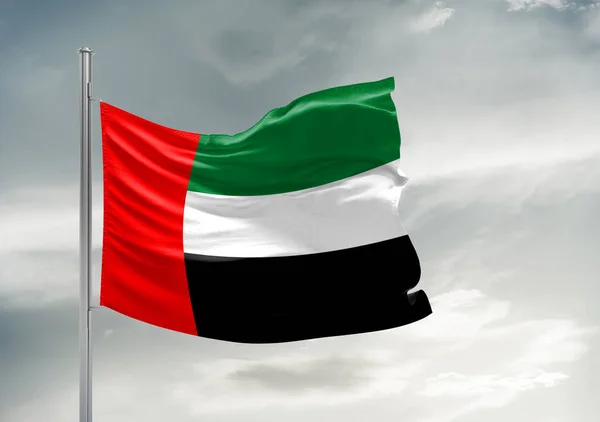 Ткань Национального Флага Объединенных Арабских Эмиратов Размахивающая Красивом Сером Небе — стоковое фото