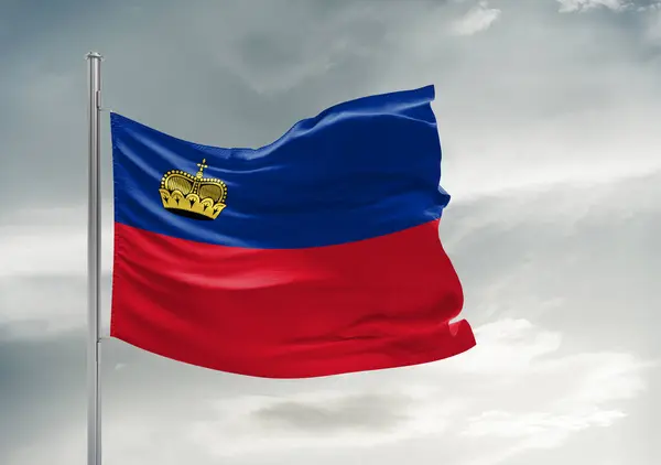 Tela Tela Bandera Nacional Liechtenstein Ondeando Sobre Hermoso Cielo Gris — Foto de Stock