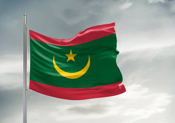 Mauritania National Flag Cloth Fabric Waving Beautiful Grey Sky Background — Stock Photo, Image