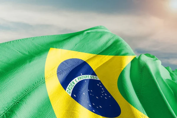 Brazilië Nationale Vlag Doek Zwaaien Mooie Hemel Achtergrond — Stockfoto