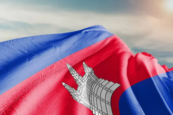 Camboya Bandera Nacional Tela Ondeando Hermoso Cielo Fondo — Foto de Stock
