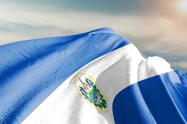 Державна Тканина Прапора Сальвадору Махає Прекрасним Сірим Фоном — стокове фото