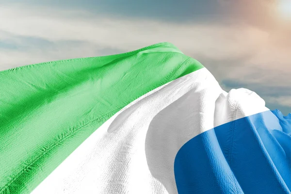 Sierra Leones Nationalflagge Weht Auf Schönem Grauen Hintergrund — Stockfoto