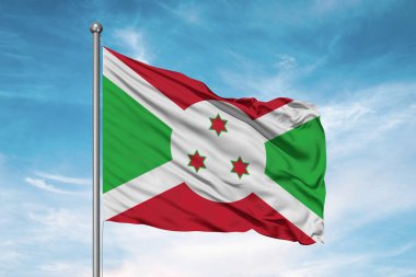Burundi ulusal bayrak kumaşı güzel bulutlu arka planda dalgalanıyor..