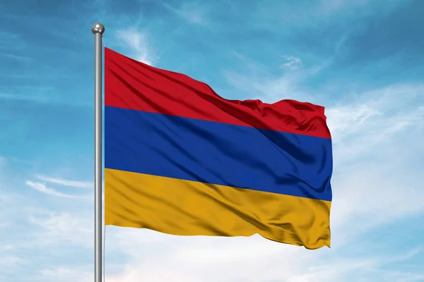 Ткань Национального Флага Армении Размахивающая Красивом Облачном Фоне — стоковое фото