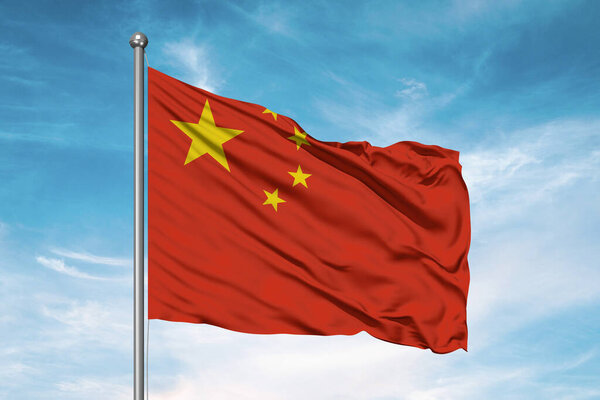 Ткань национального флага Китая, размахивающая на красивом облачном фоне.