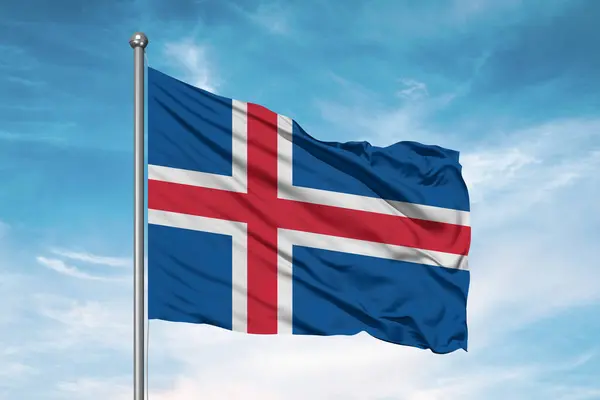 Islandia Tela Bandera Nacional Ondeando Sobre Hermoso Fondo Nublado — Foto de Stock
