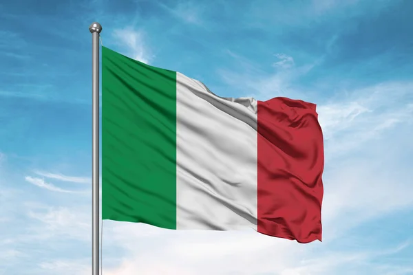 Italien Nationalflagge Stoff Weht Auf Schönen Bewölkten Hintergrund — Stockfoto