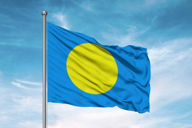 İsim: 137 Palau.jpg Ulusal Bayrak Kumaşı Güzel Bulutlu Arkaplanda Sallanıyor.