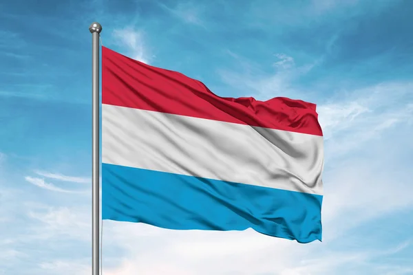 Люксембурзький Національний Прапор Тканина Махає Прекрасним Хмарним Тлом — стокове фото