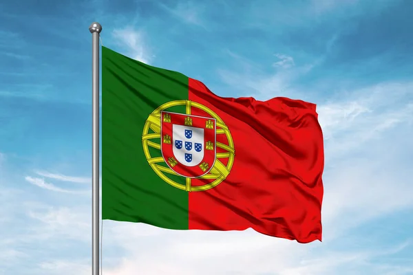 Ткань Национального Флага Португалии Размахивающая Красивом Облачном Фоне — стоковое фото