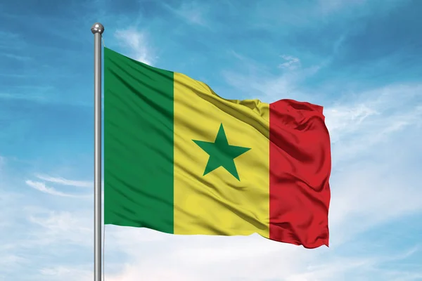 Senegals Nationalflagge Weht Auf Wolkenverhangenem Hintergrund — Stockfoto