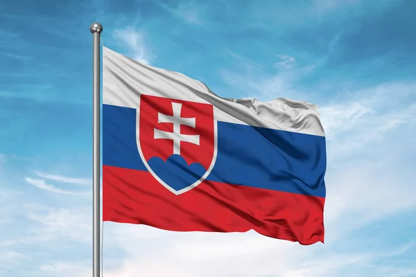 Ткань Национального Флага Словакии Размахивающая Красивом Облачном Фоне — стоковое фото