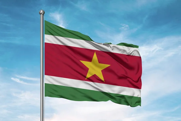Суринамський Національний Прапор Тканина Махаючи Красивим Хмарним Тлом — стокове фото