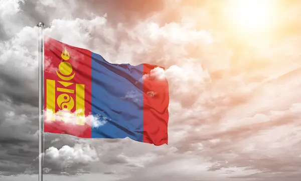 Mongolia Tela Bandera Nacional Ondeando Sobre Hermoso Fondo Gris Nublado — Foto de Stock