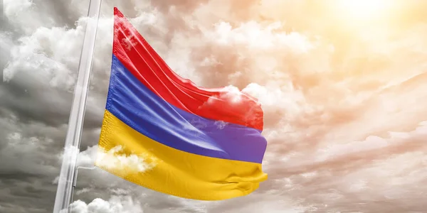 Ткань Государственного Флага Армении Размахивающая Красивом Сером Фоне — стоковое фото
