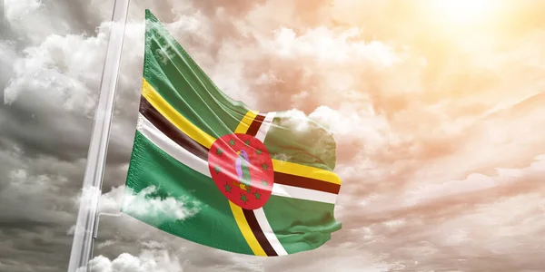 Dominica Nationale Vlag Stof Zwaaien Mooie Grijze Achtergrond — Stockfoto