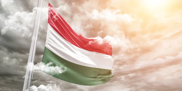 Maďarsko Národní Vlajkové Tkaniny Vlnění Krásném Šedém Pozadí — Stock fotografie