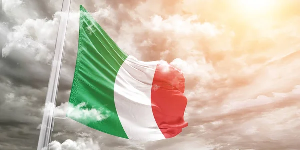 Italien Nationalflagge Stoff Weht Auf Schönen Grauen Hintergrund — Stockfoto
