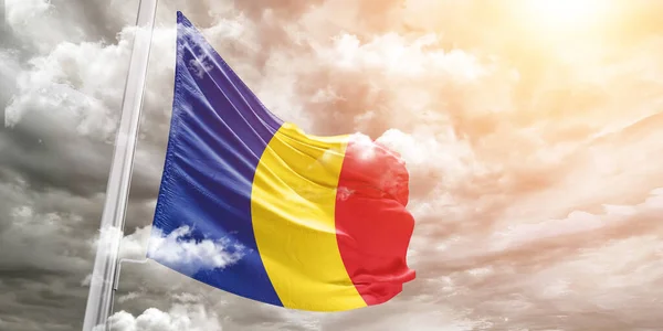 Rumunsko Národní Vlajkové Tkaniny Vlnění Krásném Šedém Pozadí — Stock fotografie