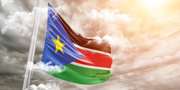 Sudan Zuid Nationale Vlag Doek Zwaaiend Mooie Grijze Achtergrond — Stockfoto