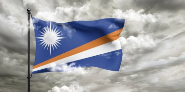 Marshall Adaları Ulusal Bayrak Kumaşı Güzel bulutlu arka planda dalgalanıyor.