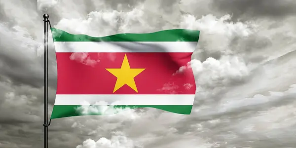 Суринамський Національний Прапор Тканина Махаючи Красивим Хмарним Тлом — стокове фото