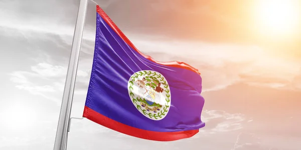 Belice Bandera Nacional Tela Ondeando Sobre Hermoso Fondo Nublado — Foto de Stock