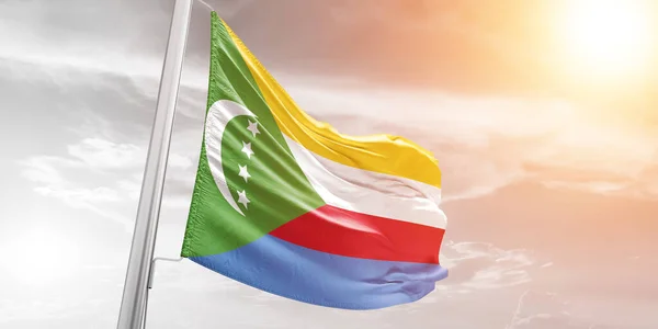 Comoras Bandera Nacional Tela Ondeando Sobre Hermoso Nublado Sol Fondo — Foto de Stock