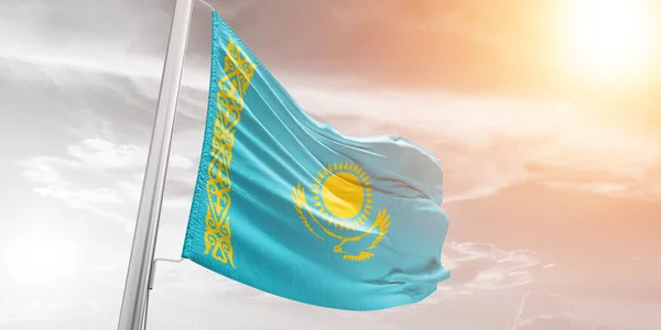 Ткань Национального Флага Казахстана Размахивающая Красивом Облачном Фоне — стоковое фото