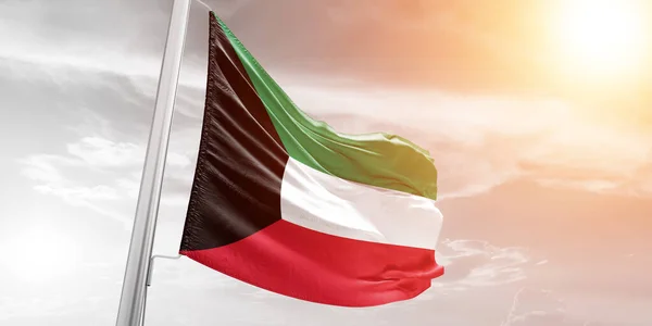 Ткань Национального Флага Кувейта Размахивающая Красивом Облачном Фоне — стоковое фото