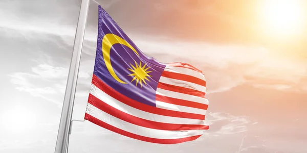 Malesia Stoffa Bandiera Nazionale Tessuto Sventolando Bella Nuvoloso Sfondo — Foto Stock