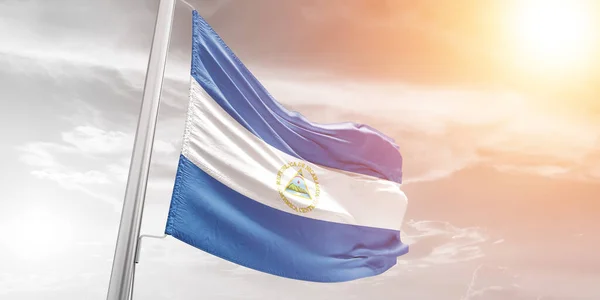 Належить Нікарагуанській Національній Тканині Прапором Яка Махає Прекрасним Хмарним Тлом — стокове фото