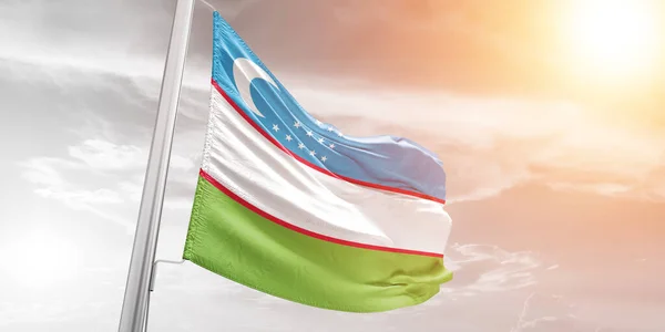 Uzbequistão Tecido Pano Bandeira Nacional Acenando Sobre Belo Fundo Nublado — Fotografia de Stock