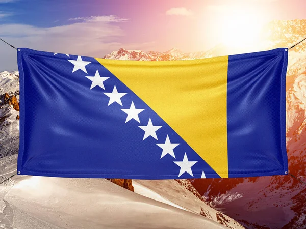 Bosna Hercegovina Národní Vlajka Tkaniny Vlnění Krásném Horském Pozadí — Stock fotografie