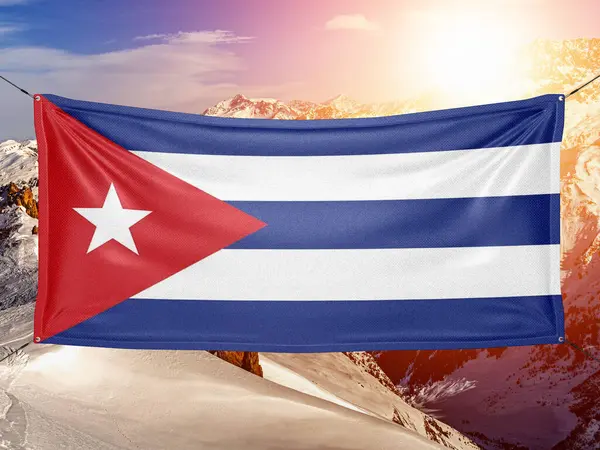 Kuba Národní Vlajkové Tkaniny Vlnění Krásném Horském Pozadí — Stock fotografie
