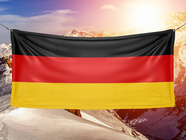 Tecido Pano Bandeira Nacional Alemanha Acenando Belo Fundo Montanha — Fotografia de Stock