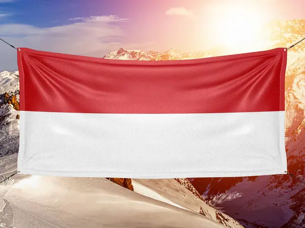 Monaco Stoffa Bandiera Nazionale Tessuto Sventolando Sul Bellissimo Sfondo Montagna — Foto Stock