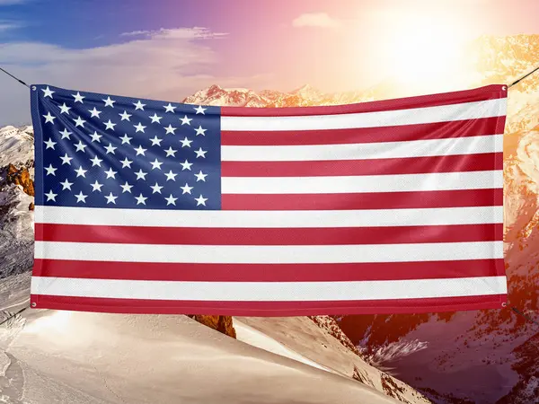 United States National Flag Cloth Fabric Waving Beautiful Mountain Background — Stock Photo, Image