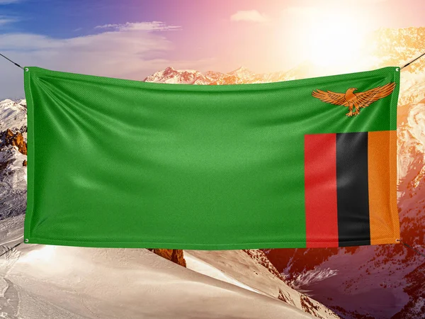 Zambia Nationale Vlag Doek Zwaaiend Mooie Berg Achtergrond — Stockfoto