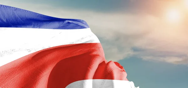 Kostarika Národní Vlajka Tkaniny Vlnění Krásné Obloze Pozadí — Stock fotografie