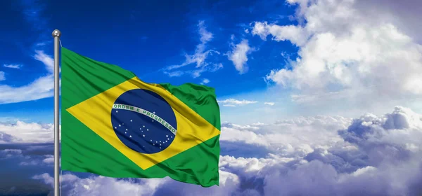 Brazilië Nationale Vlag Stof Zwaaien Mooie Wolk Achtergrond — Stockfoto